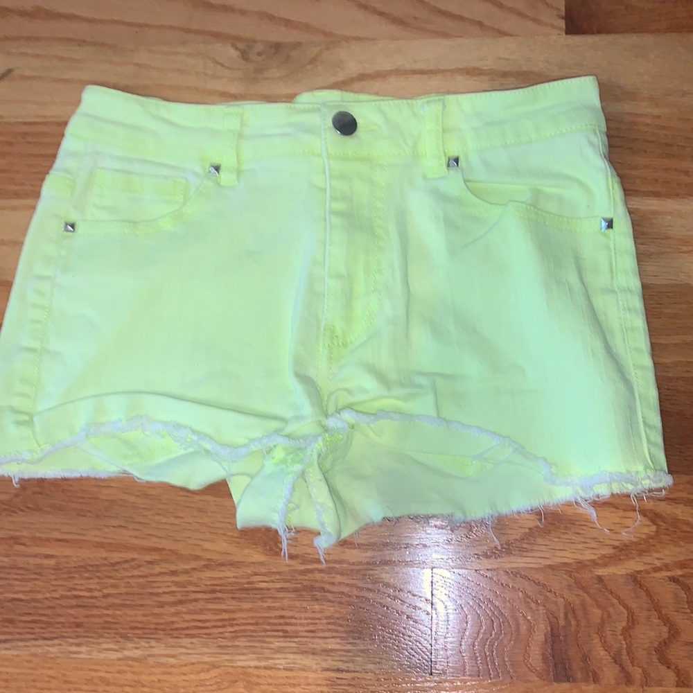 Frayed jean short Neon